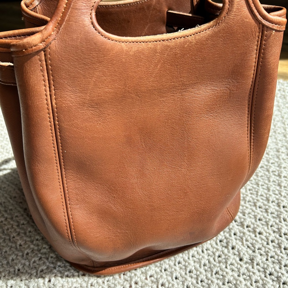 Authentic Vintage Coach Leather Drawstring Backpack in London Tan - Picture 2 of 13